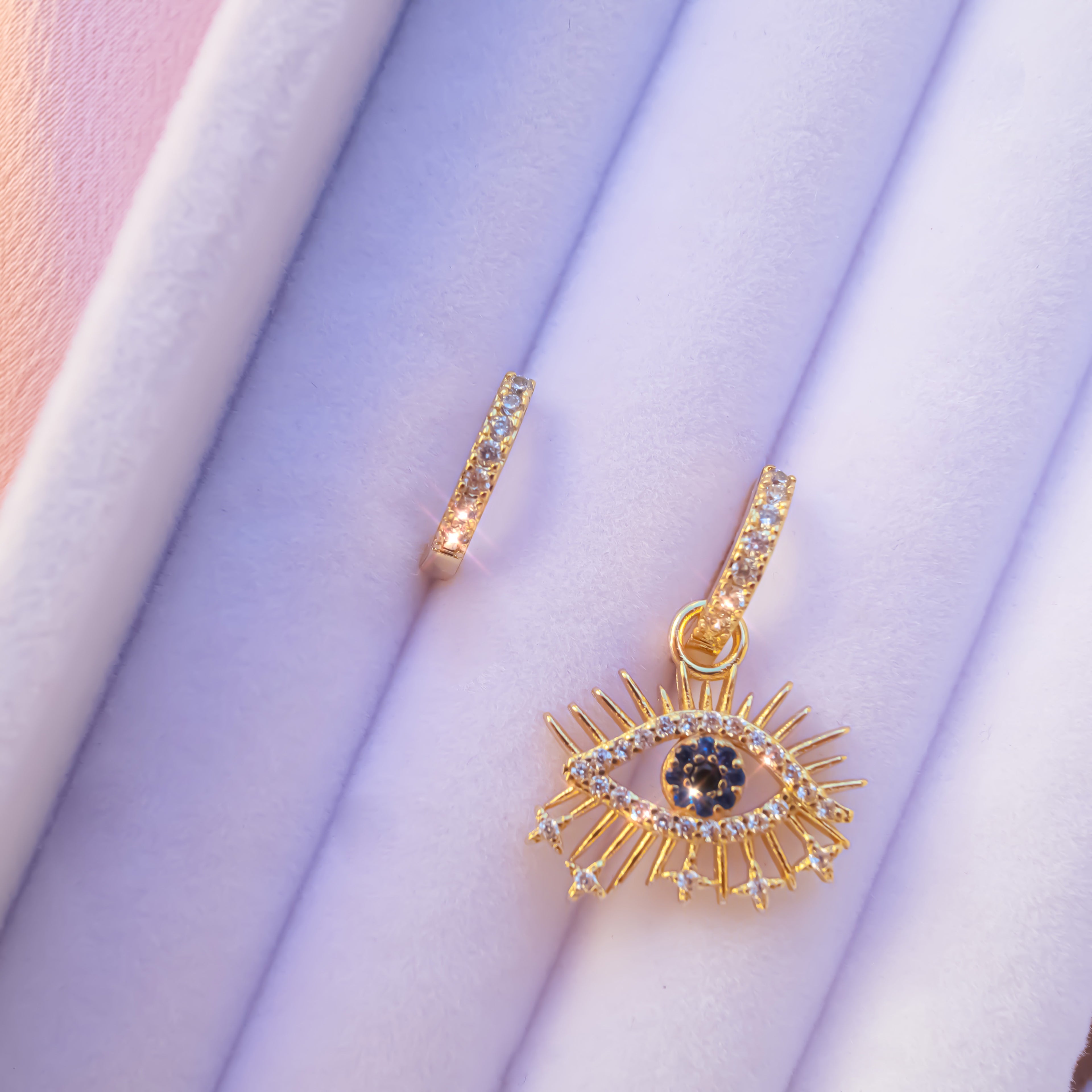 WATCHFUL EYE HUGGIES