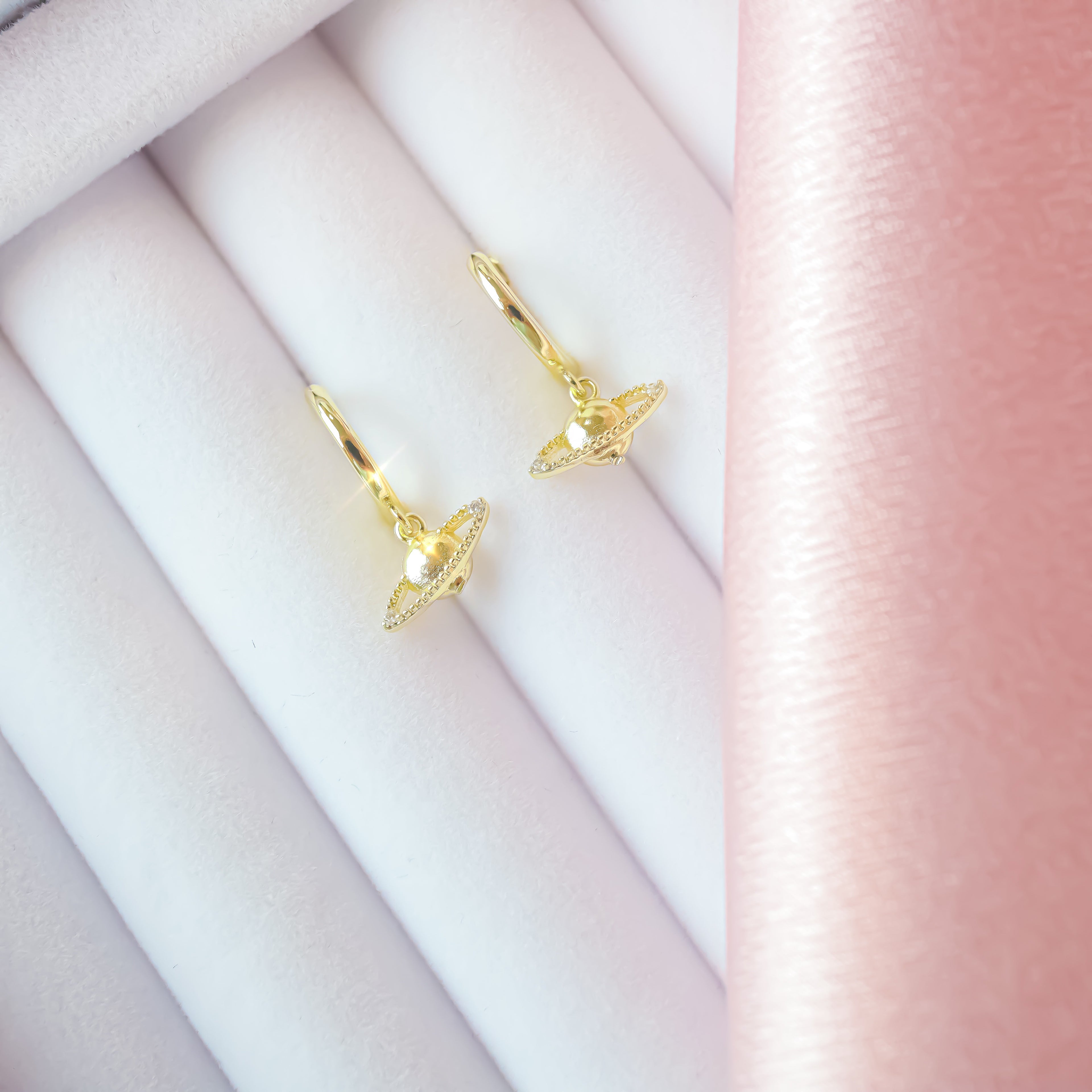 SATURN MINI CHARM HUGGIES